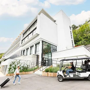 The Babel Community - Bastille Apartahotel